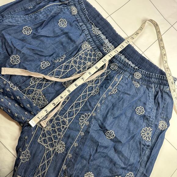 Johnny Was Biya Pants Womens XL Blue Chambray Embroidered Hemmed Bohemian Boho - Picture 7 of 10
